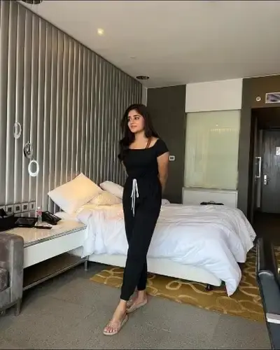 Call Girls Service in Versova
